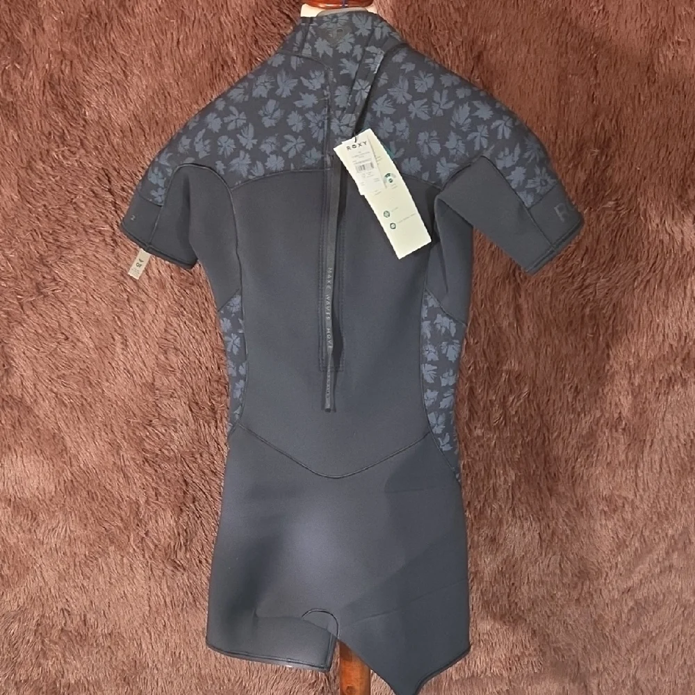 Roxy Black Floral Shorty Wetsuit NWT - Picture 6 of 8